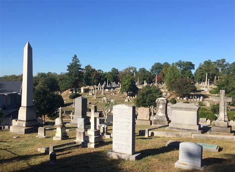 Hollywood cemetary - Hollywood Cemetery is open daily from 8 a.m. to 5 p.m. (it closes at 6 p.m. during daylight saving time). It is free to visit. Third-party operators run cemetery tours and will have fees.
